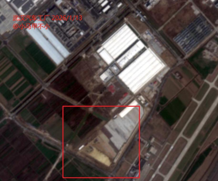 武汉汽车工厂新拍了一块地，图一方框位置。面积：26万平方米用途：机械制造固定资产