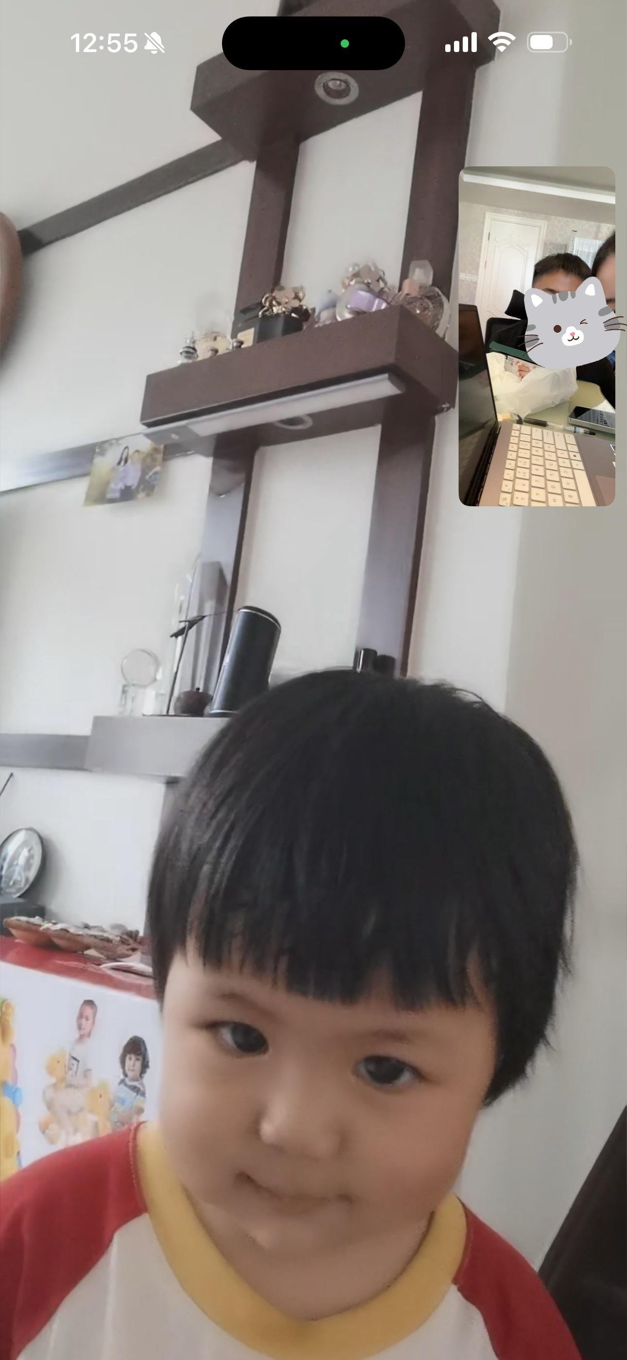 小姨来我家啦刚刚跟她和绾绾们视频了一下我小姨的手机的视频画质简直糊的像开了美颜一