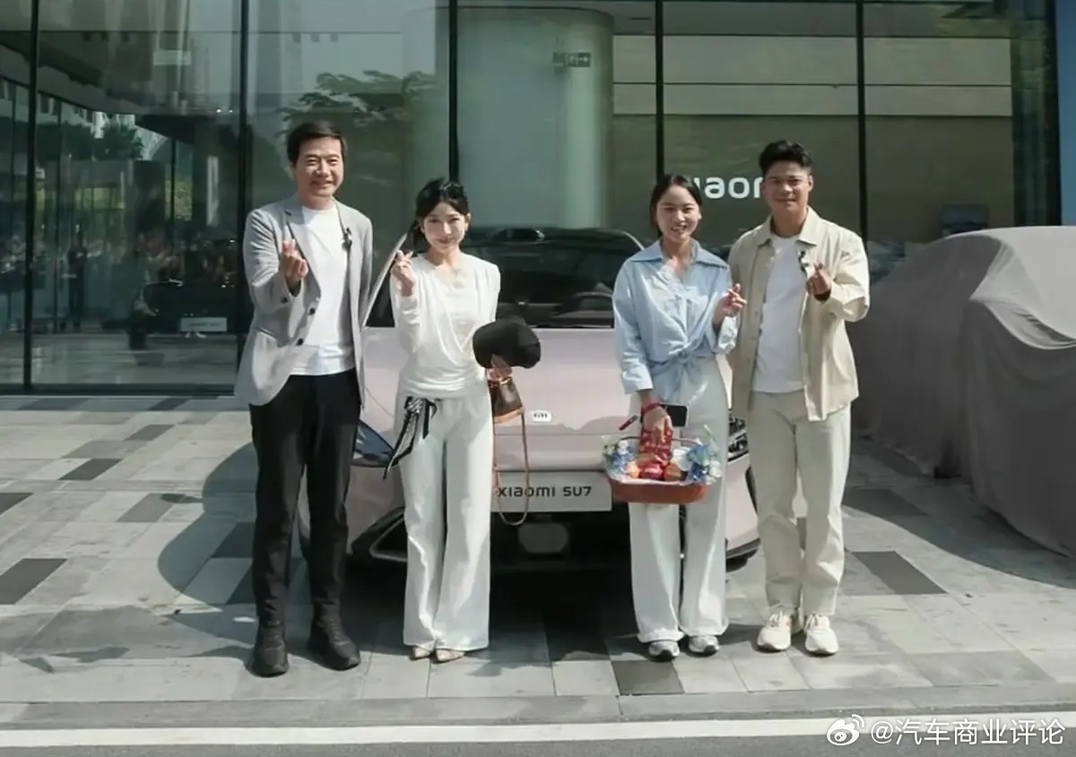 新一代小米SU7首批交付 3月23日，新一代小米SU7在深圳正式开启首批交付，现