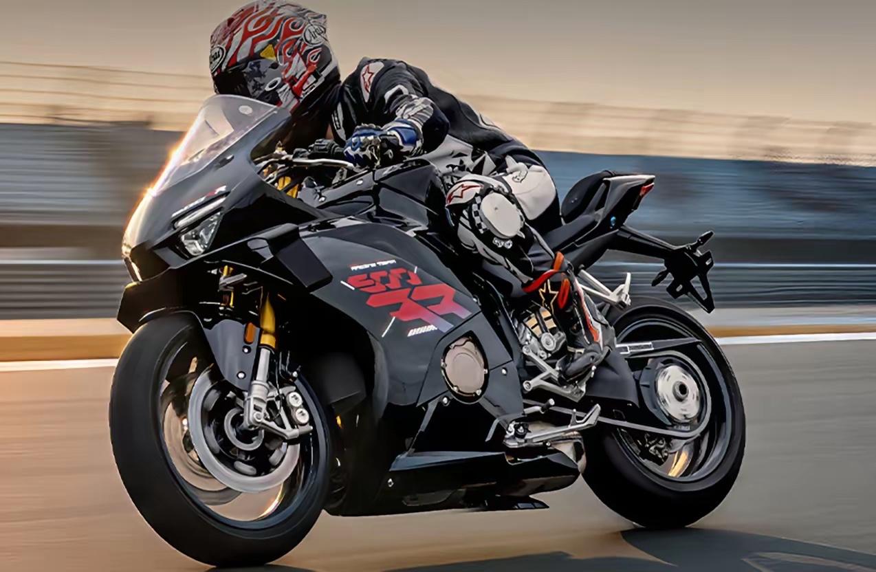 达喀尔国歌响起，张雪却在出租车痛哭：寒门逆天改命，从来都是遍体鳞伤

但命运偏偏