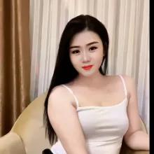 柔美梦幻的少女，躺在柔软的床上，宛如天使降临。躺床上女孩 凌乱少女的美 熟睡的女