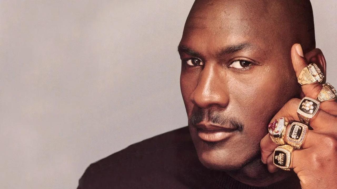 最近各个篮球评论员都发表了自己心中的TOP10，我也发一个自己心中的NBA历史T