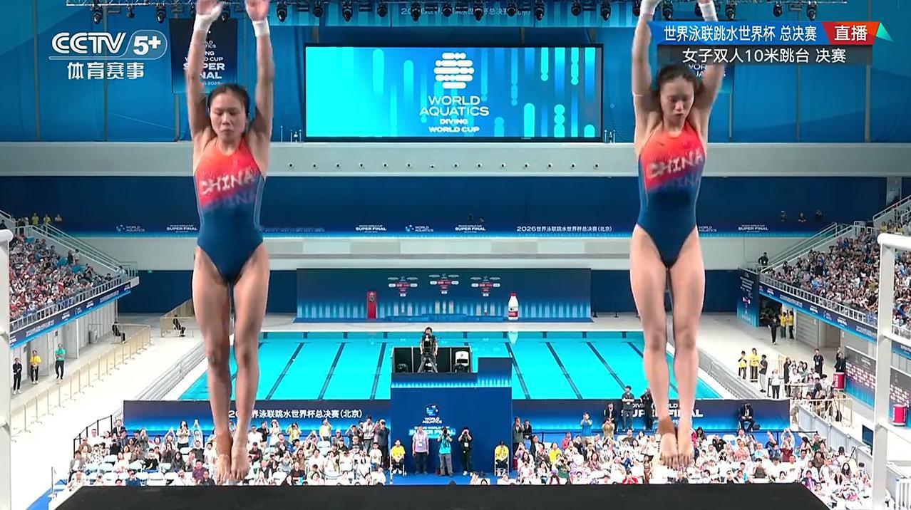 嚓~~~~~~~~~！没有水花！水面只出现一小团白色的圈圈——没啥说的，对于中国