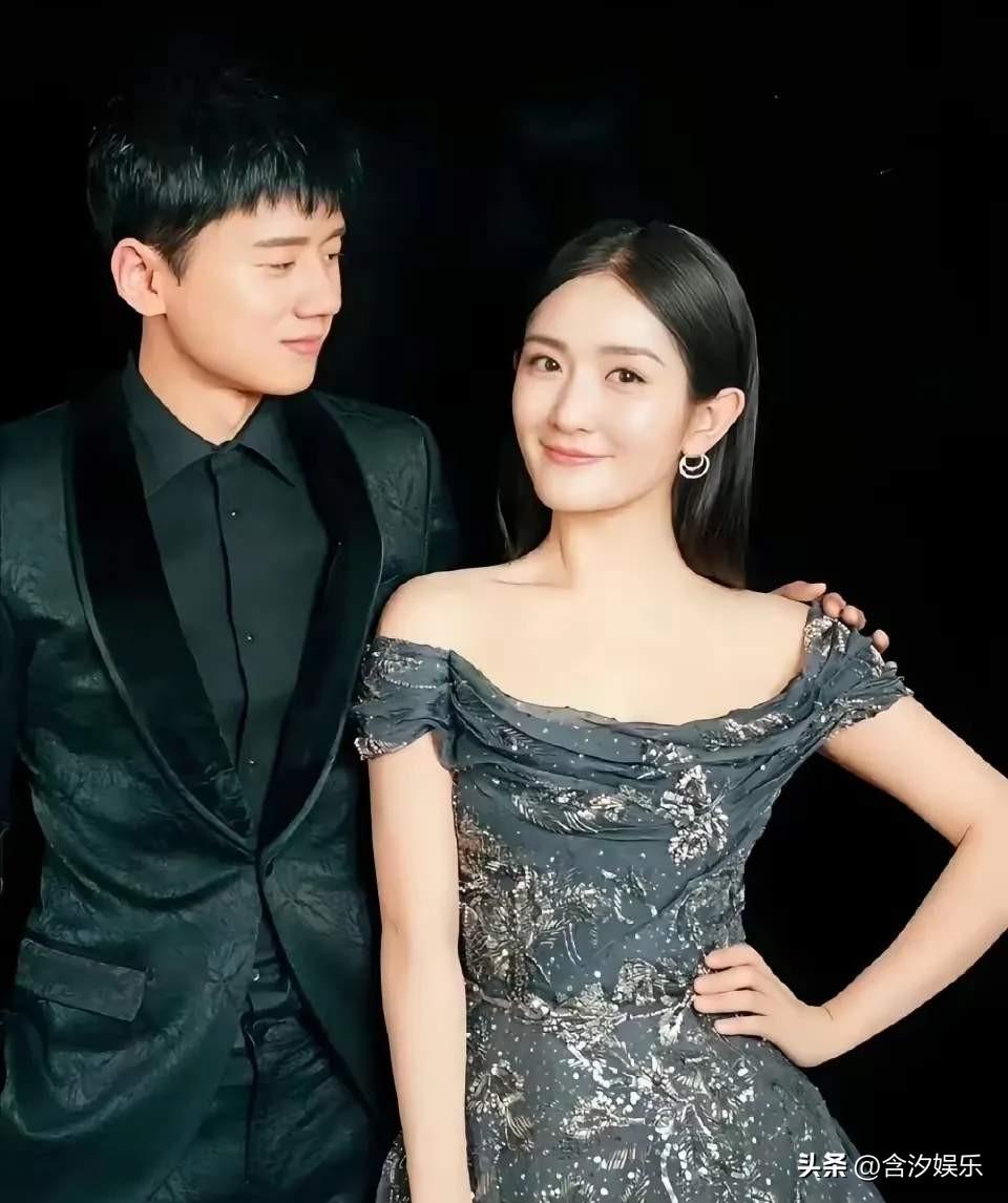 一次节目，主持人问谢娜：“你和张杰是谁追的谁？”​谢娜说：“是我追的张杰啊，我飞