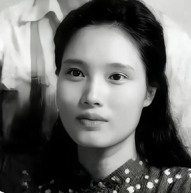 1963年，台北马坑刑场，一对来自莆田的夫妻，紧紧挽着手走向刑场，丈夫突然轻声对