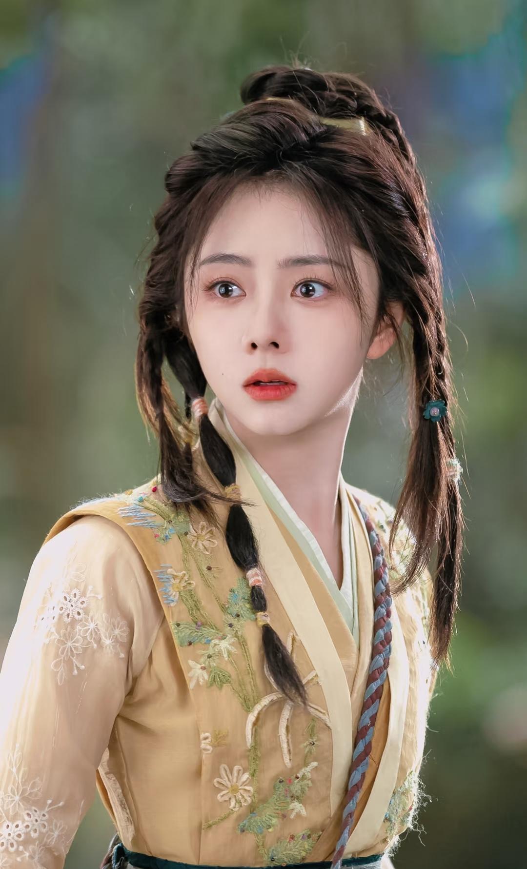 35岁的谭松韵，凭什么还能演少女？
观众的眼睛是雪亮的。
《逍遥》一开播，肖瑶这