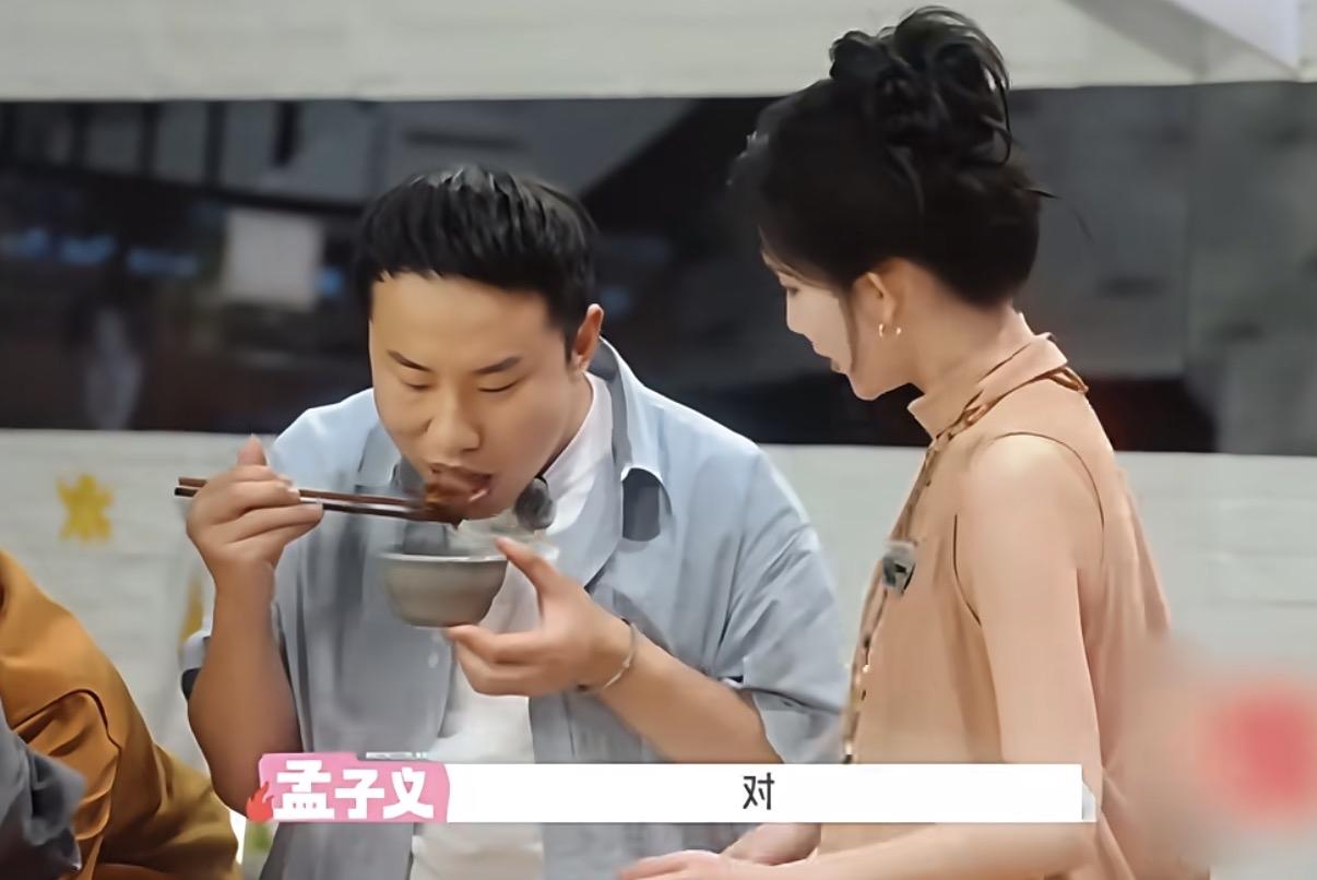 孟子义不能吃肉，所以看着徐志胜吃肉，一块红烧肉，孟姐都要教徐志胜怎么吃。

孟子