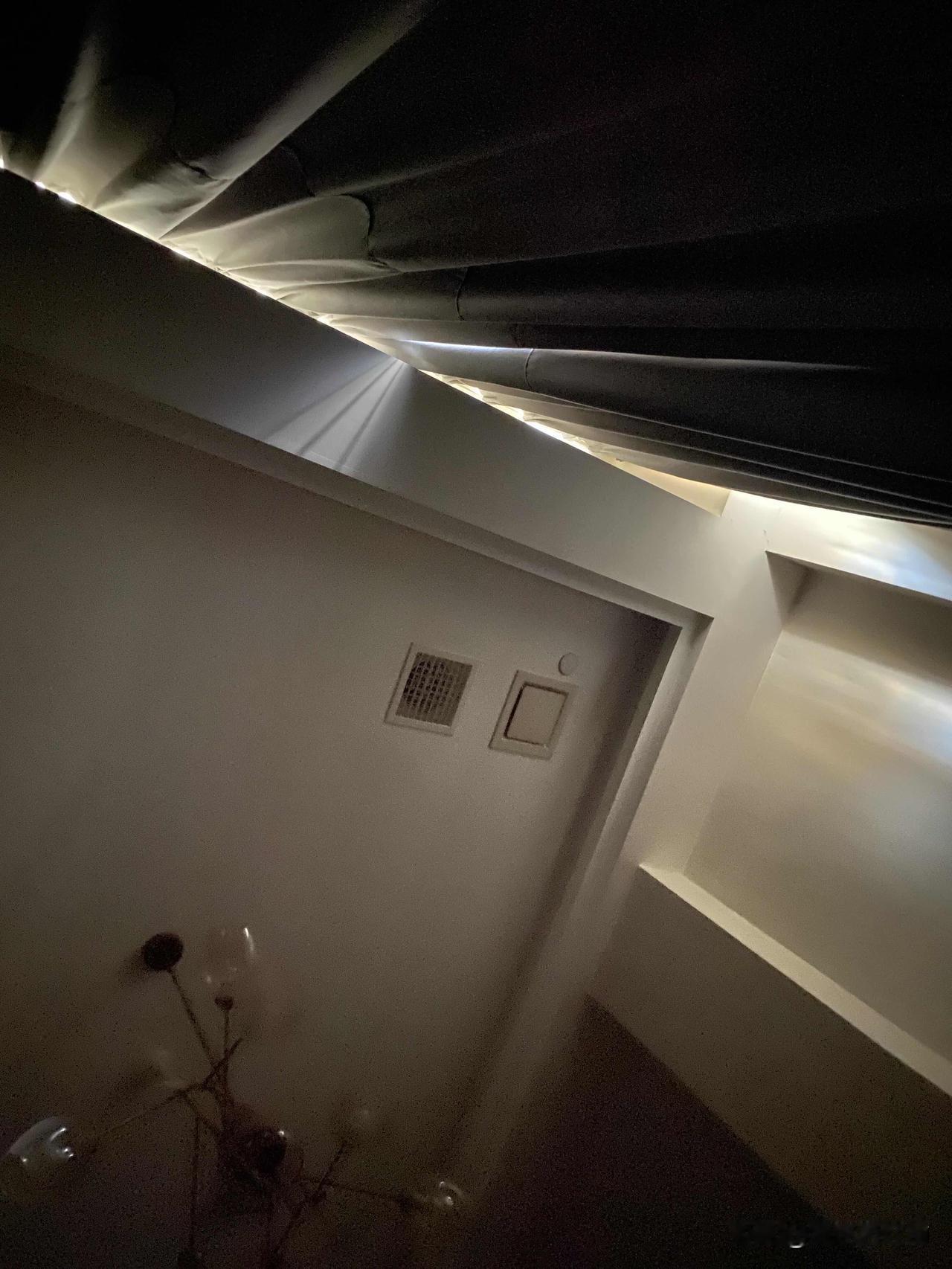 忍了辱骂，忍不了辱父母
大年初三，早6点，我还在熬最后一班夜班。
前一晚酒店全线