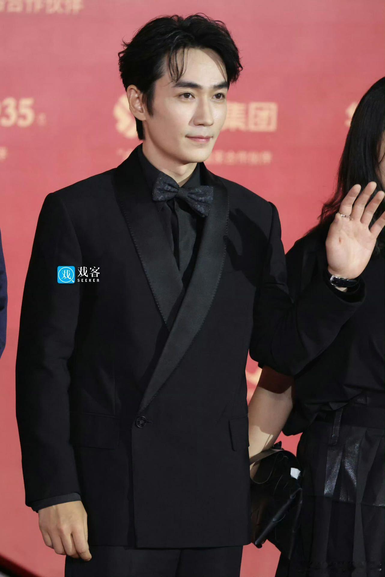 演员的成功不仅仅是技术的积累，更是内心的成长。朱一龙从容的背后，是他多年来在演艺