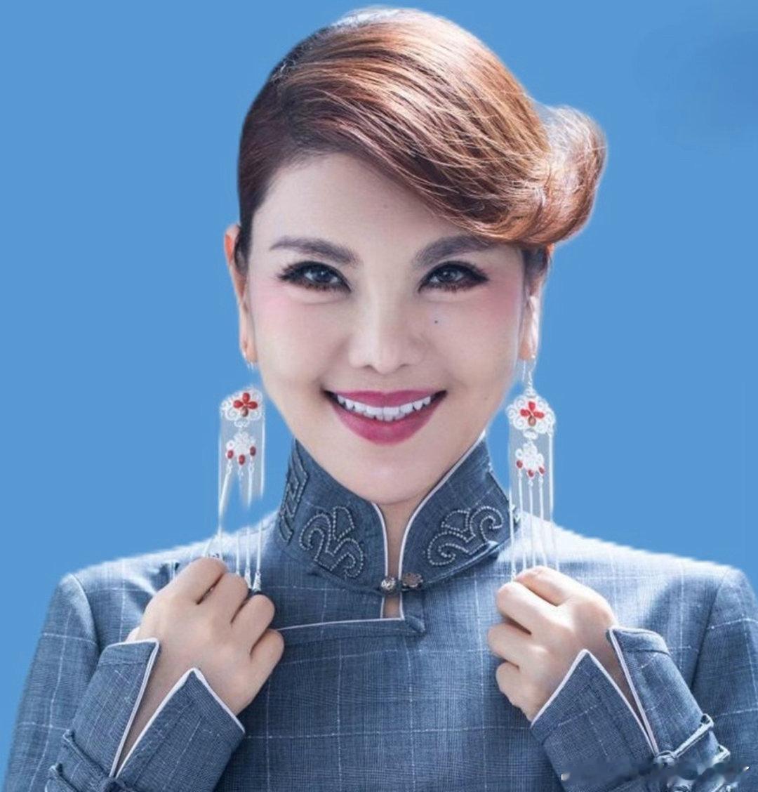 民族流行歌手乌兰图雅乌兰图雅 老马宝莉谁懂小涂鸦这么多皮肤的震撼程度，小涂鸦在舞