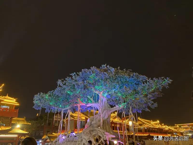 什么决定了一个人的思想高度？我觉得主要和知识体系、经历、环境有关。
有完整知识体