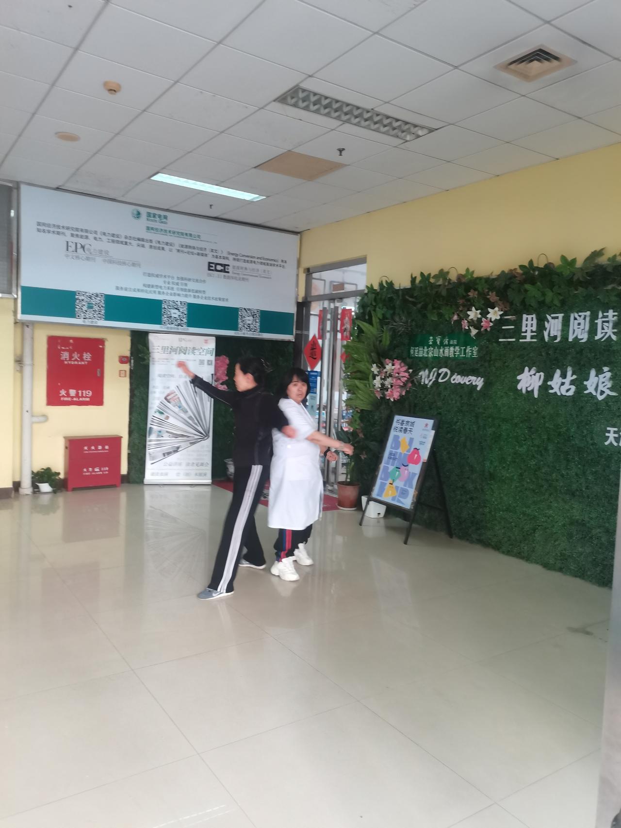 996和997工作制违法吗996和997工作制本身就是违法的，八小时工作制在世界