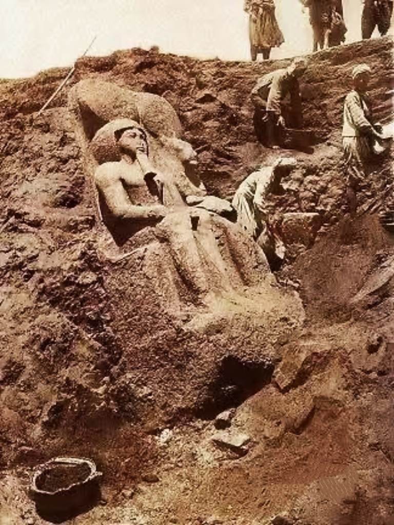 1930 年，在埃及一处农田中无意间发现了拉美西斯二世的雕像塞赫麦特。...