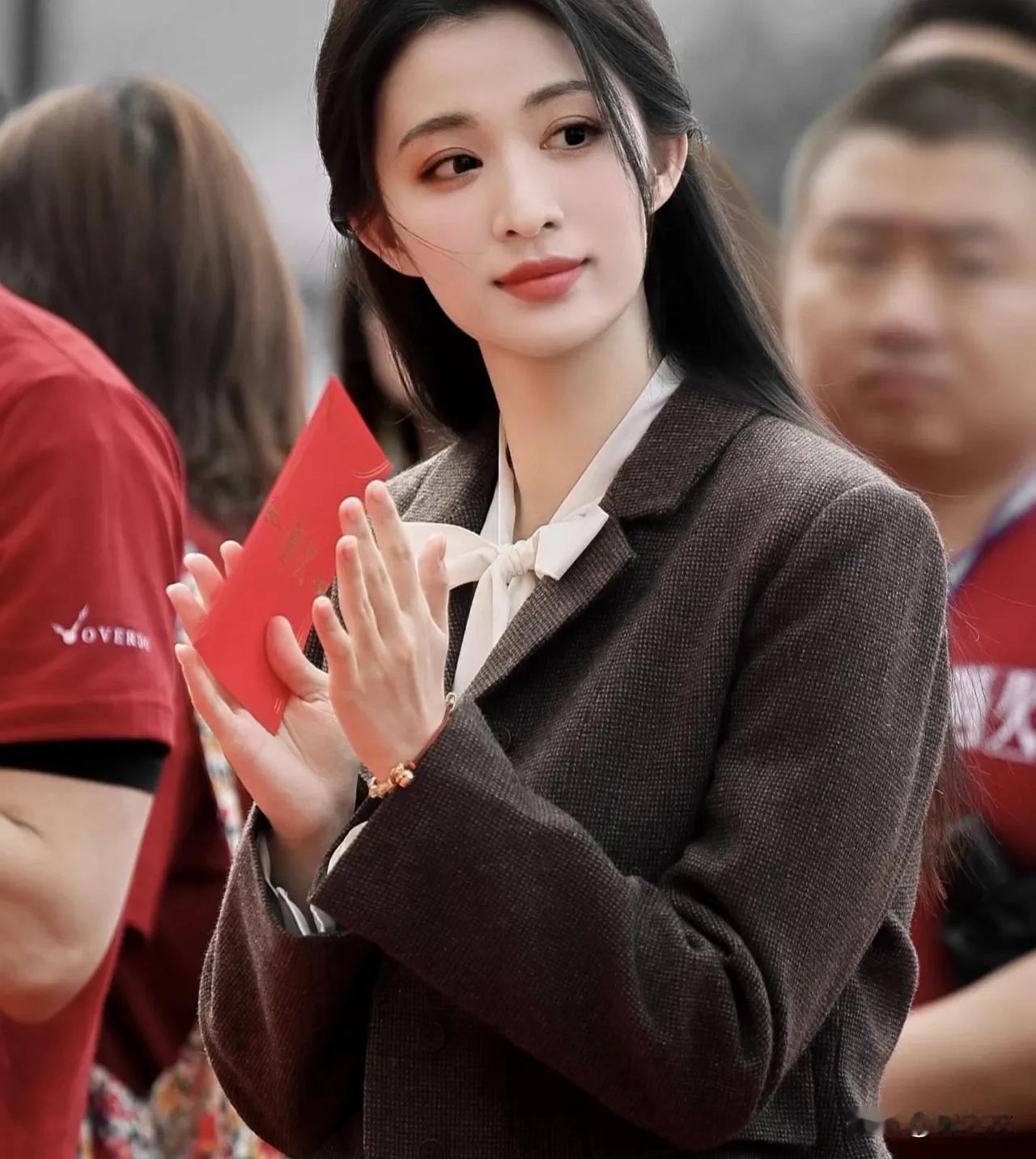 现实中有顶美，不过是真的少，不然顶美怎么一直被说是稀缺资源 ，而我在深圳南山这边