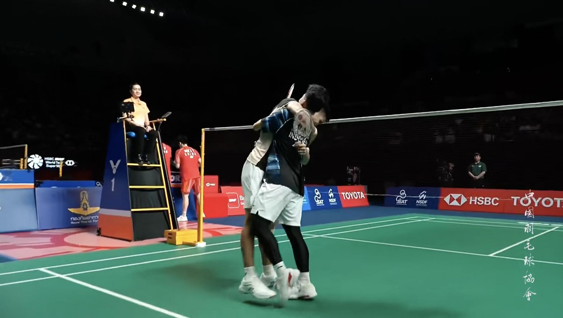 何济霆/任翔宇🇨🇳 15-21、18-21 🇮🇩卡尔南多/马丁决赛：兰基
