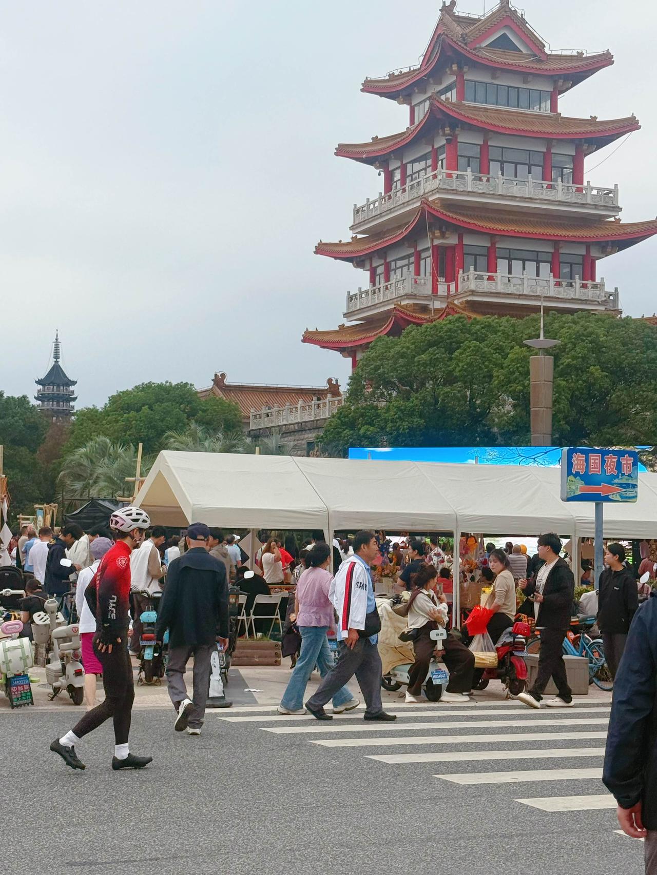 奉贤金汇港+渔人码头

从青溪老街到渔人码头车程约莫四十分钟，一路畅行无阻。

