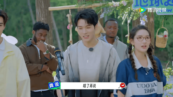 孙红雷说龚俊是我偶像地球超新鲜 孙红雷竟然公开说龚俊是他的偶像，完全没有保留，真