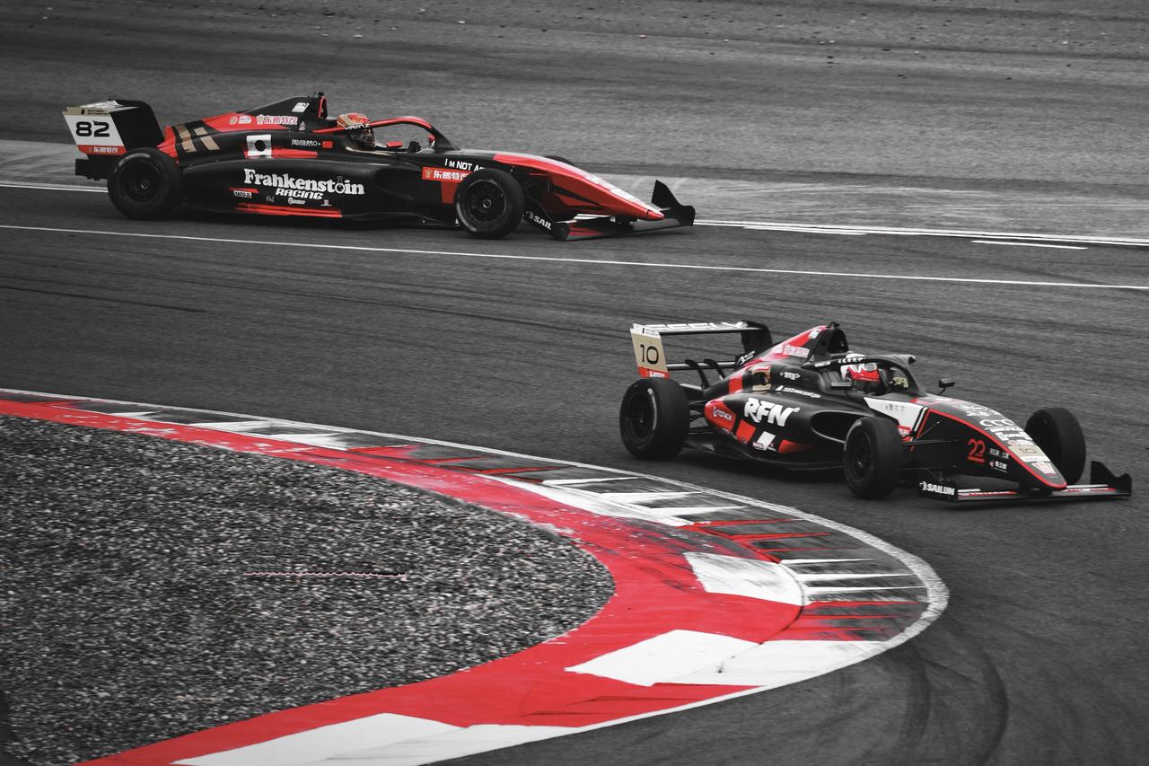 我觉得上海站的价值，是让F4终于不像“离我们很远”的比赛了 🌆
以前一提F4，