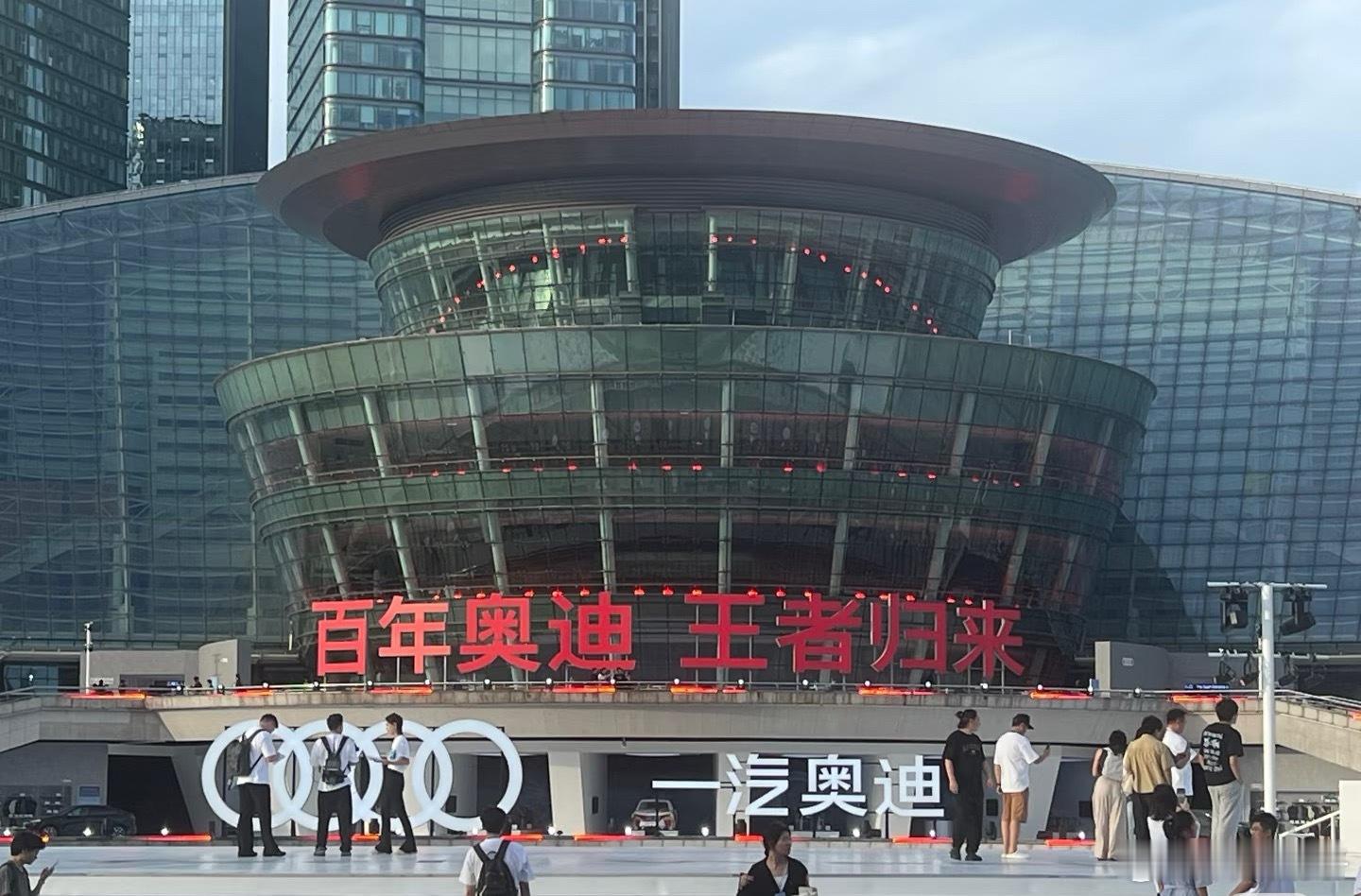 德系精工的严谨质感，遇上中国智慧的灵动创新，一汽奥迪和华为乾崑这波“双向奔赴”，
