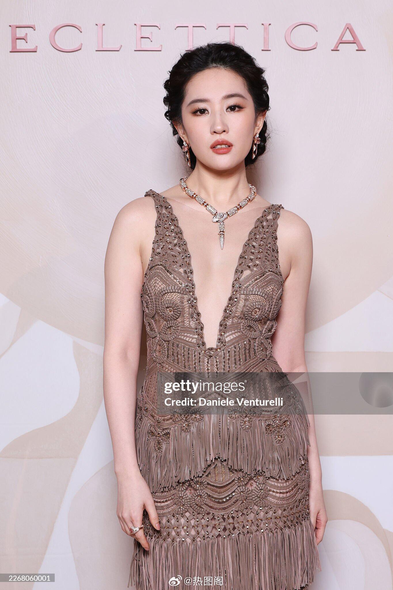 刘亦菲金智媛生图刘亦菲宝格丽G社生图，美的很轻松 热图阁公众号 