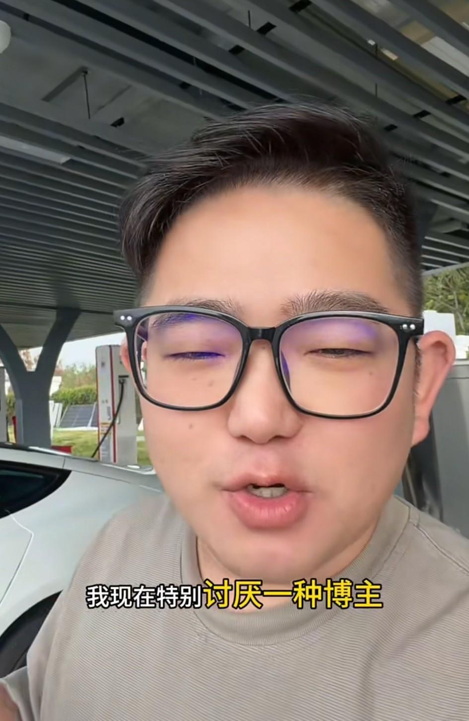 男子发视频怒斥那些卖八块十块的低价盒饭博主：建立在别人痛苦之上的善意那不是善意，