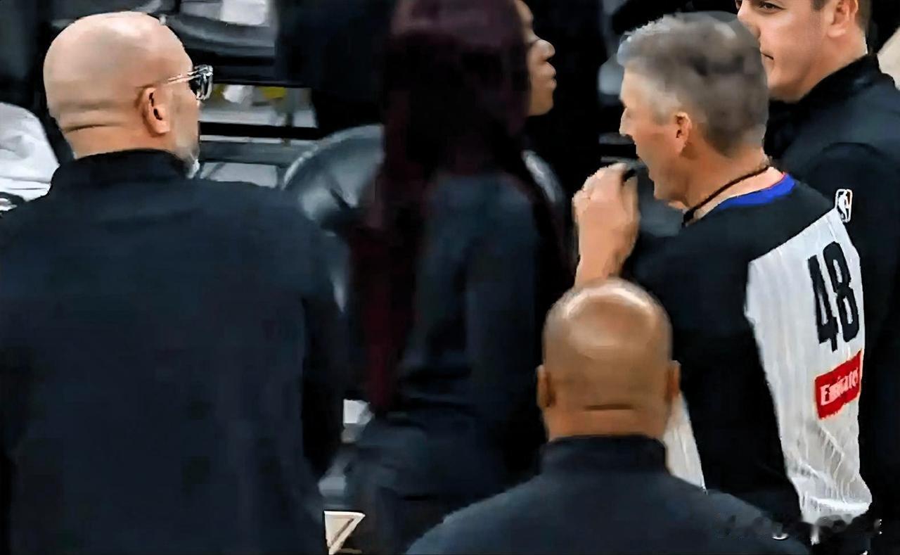 基德真是输急眼了，连裁判都敢骂！

今日，独行侠107-125以不敌公牛。比赛中