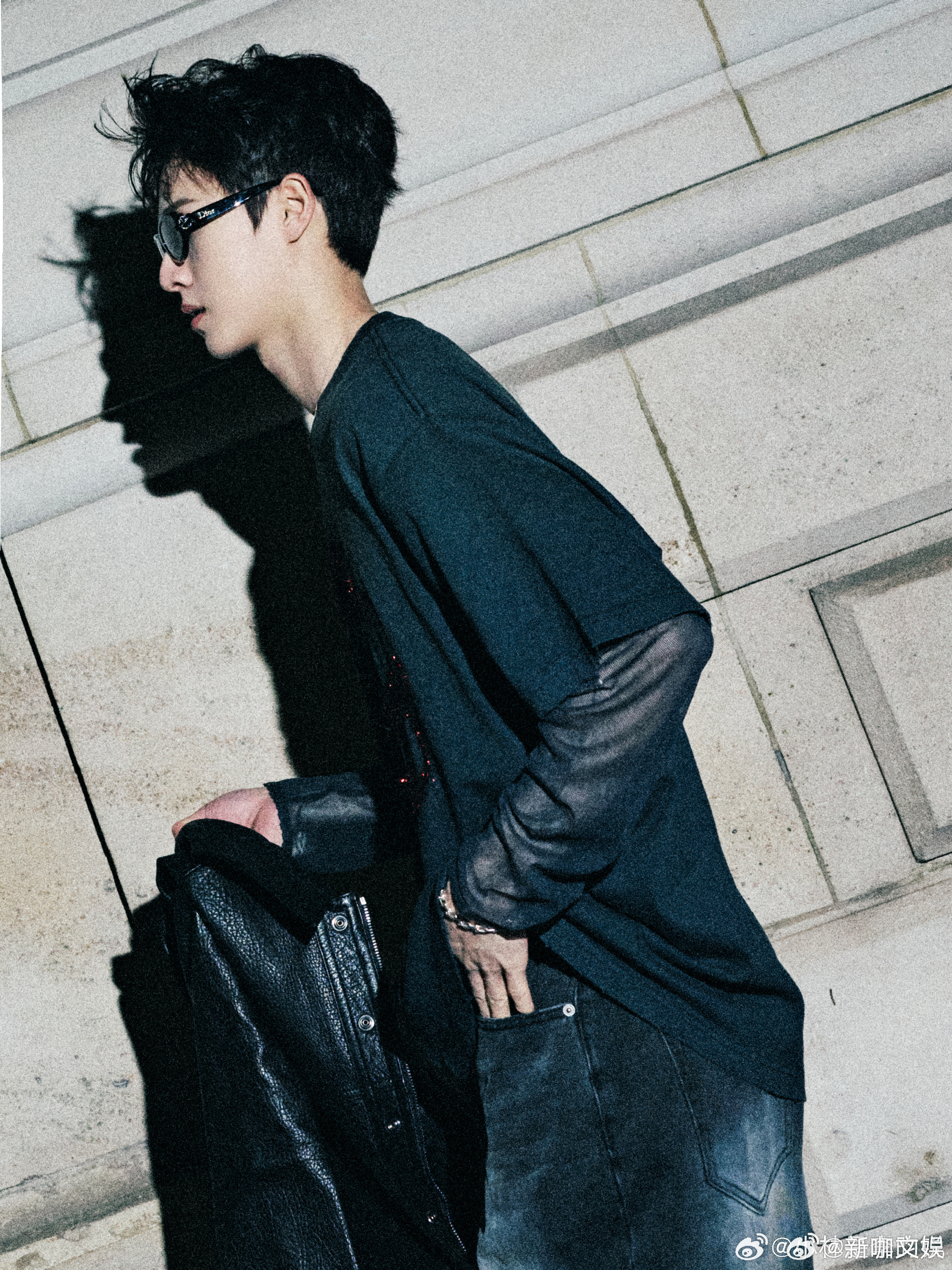 李昀锐墨镜皮衣look李昀锐邢武pro帅我一脸眼神杀 + 皮衣杀，李昀锐一出场，