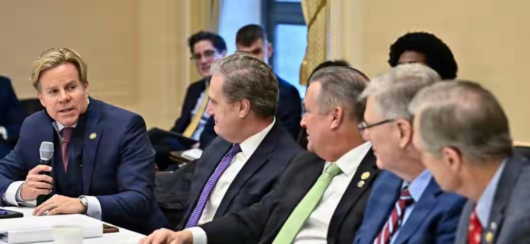 美国必须要承认，不同于其他大国，中方是世界最完美的超级大国