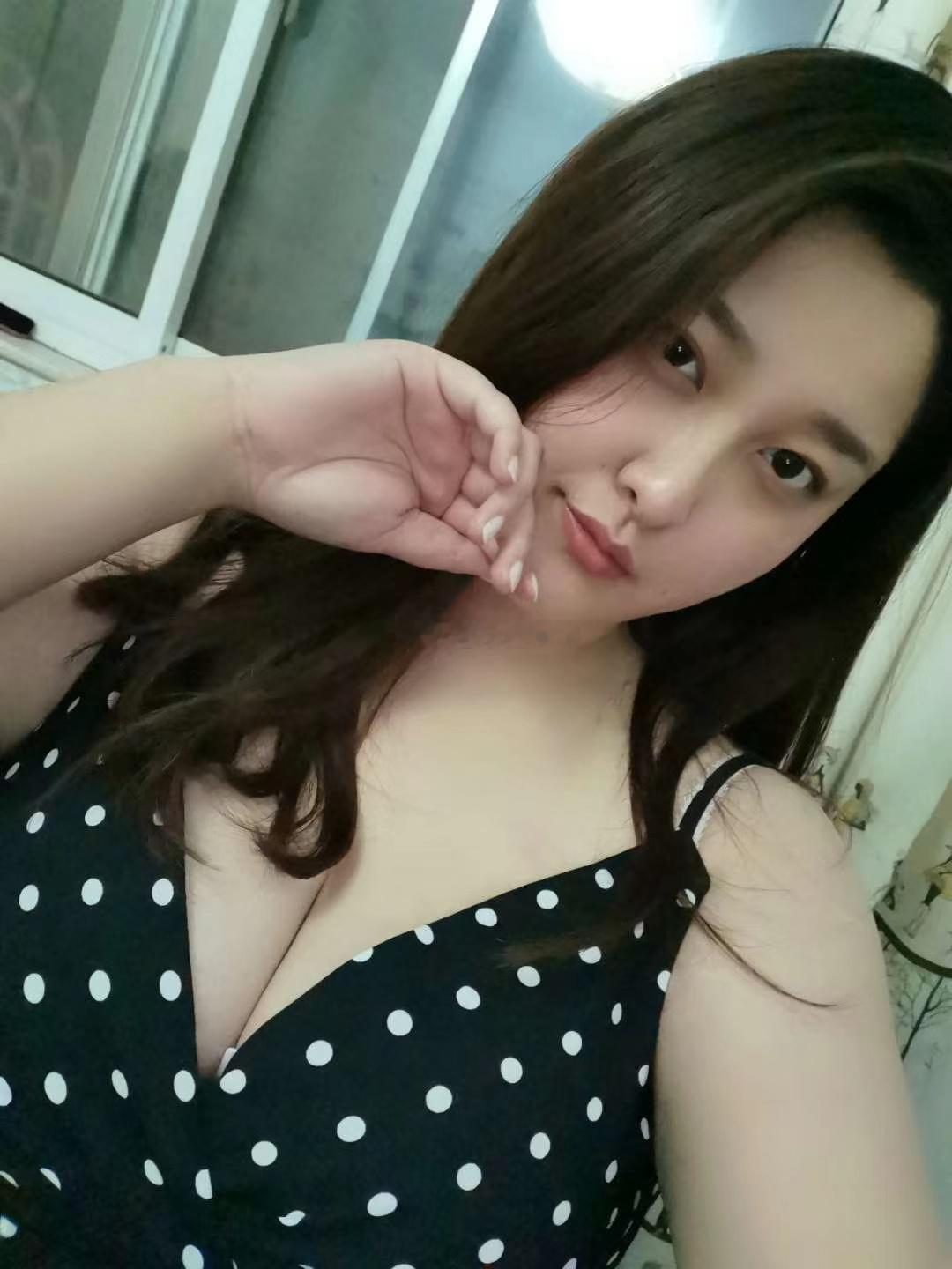 翻到刚做双眼皮的时候，之前同事送我的裙子 青岛