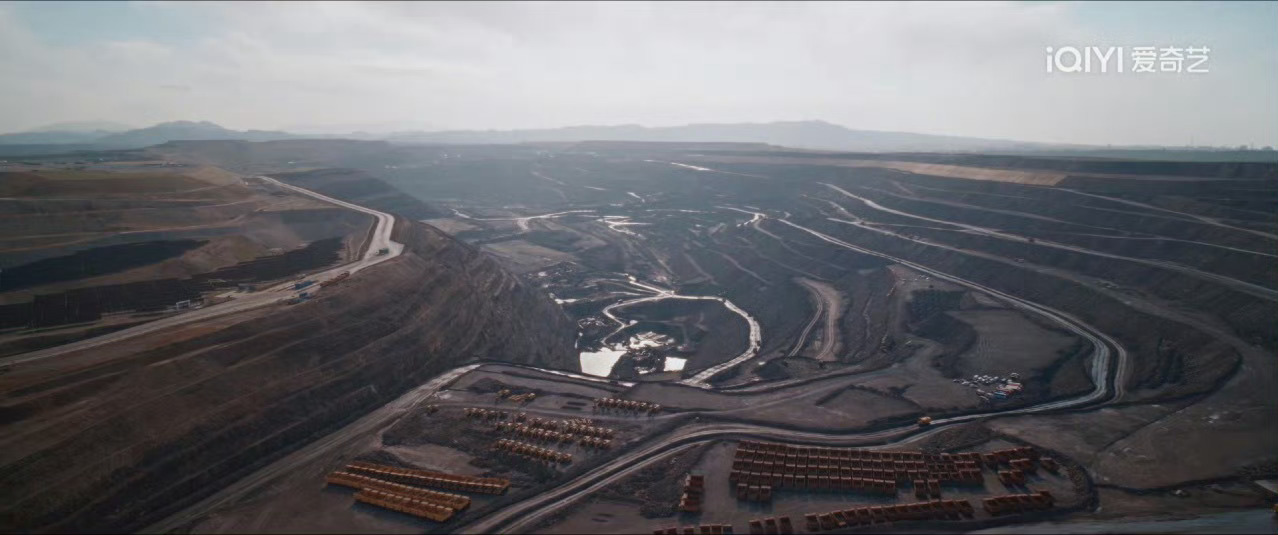 据说这是内蒙古乌海实景拍摄，如今的环保依然是严峻的。生命树