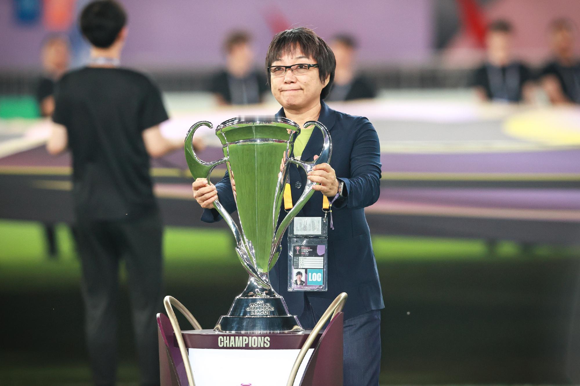 见识到中国女足的厉害了爱上中国女运动员像呼吸一样简单从年少时绿茵场上的奋力奔跑，
