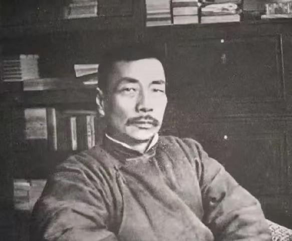 1919年，鲁迅花3000块大洋在北京购买了四合院，并将全家接过来同住，怎料，因