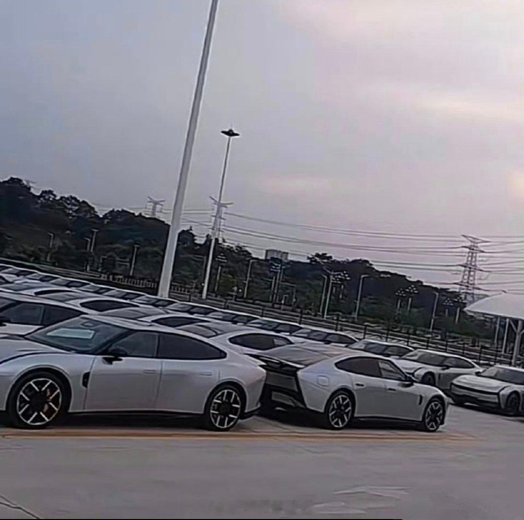 厉害的网友系列，小鹏新 P7 已经开始囤货了，节奏要开始了吗[并不简单]大家车新