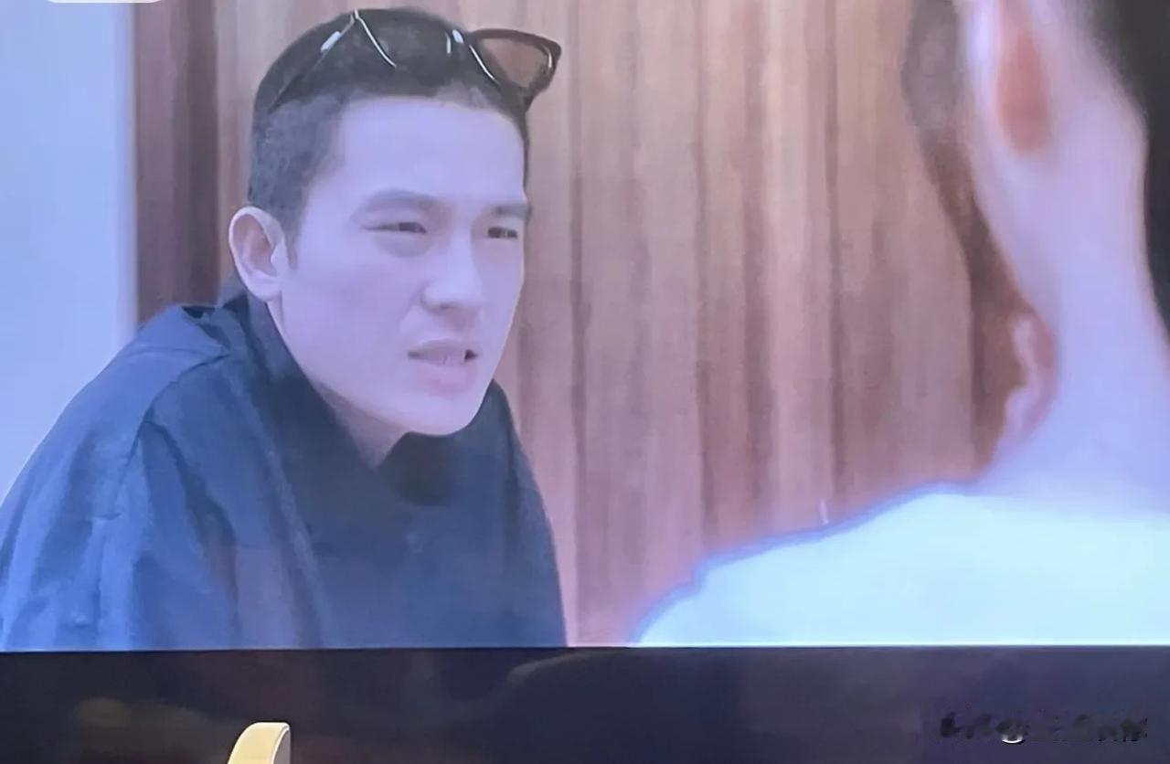 说实话，现实中我会很害怕欧豪这种面相的人。他长得有点像陈赫又有点像林丹，感觉随时