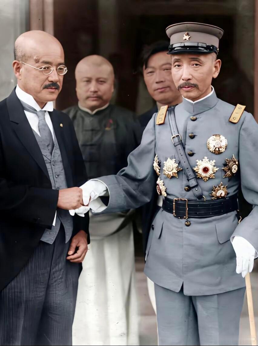 1927年，张作霖与日握手根本不摘手套…… ​​​