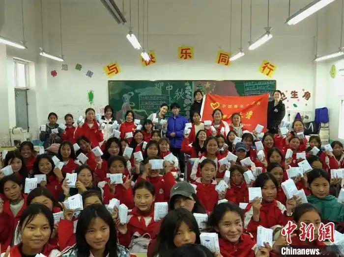 “正常的生理需求，没什么好羞耻的！”一位支教的女大学生在偏远山区发现，班上女生总