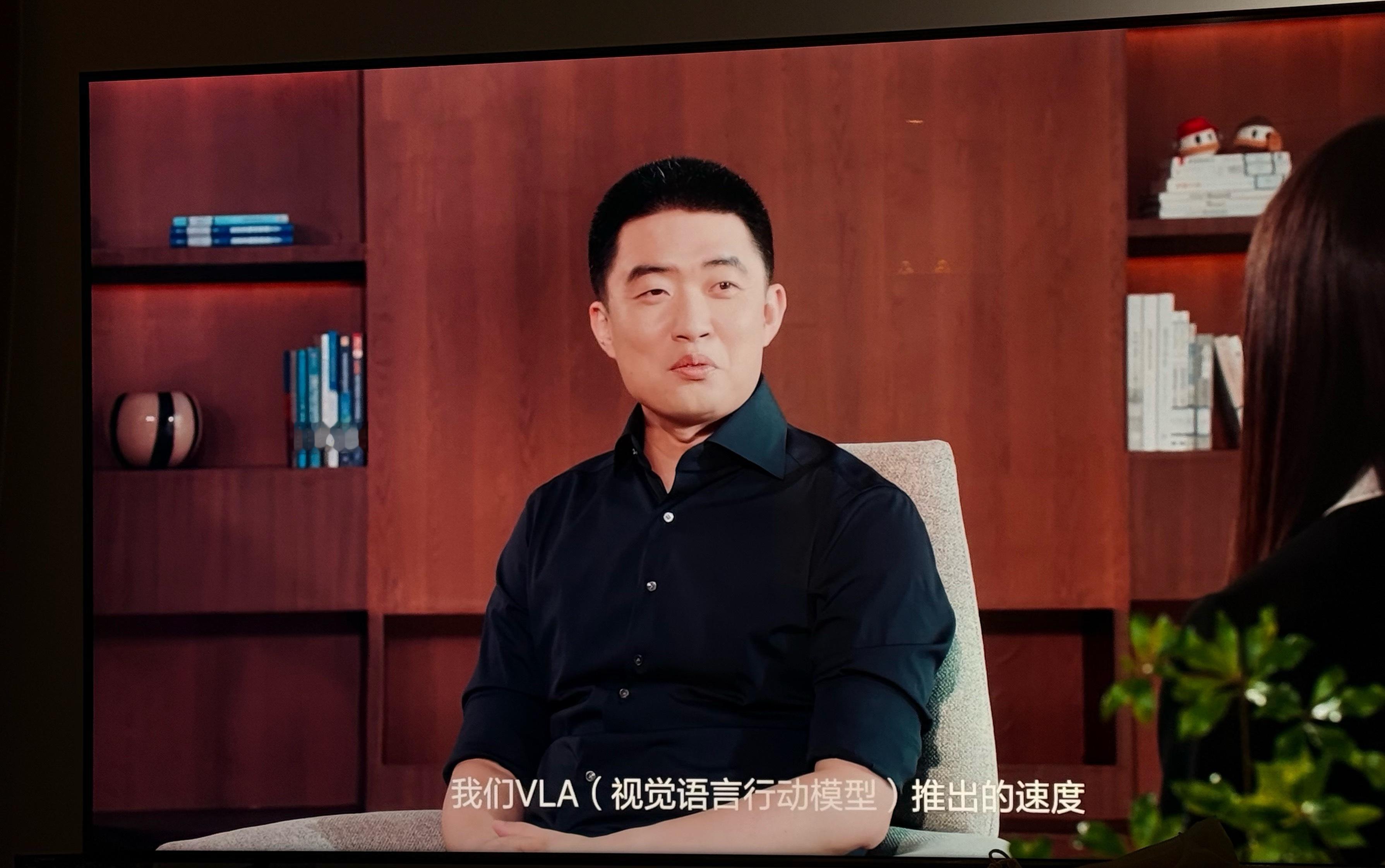 理想AI Talk第二季  所以 VLA 的 L 用了 DeepSeek 开源的