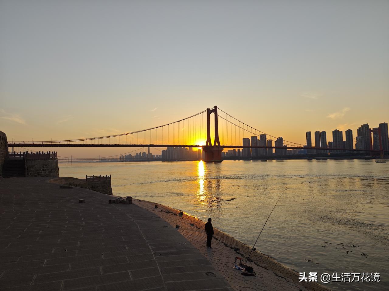 武汉新晋网红打卡地一一最美武昌湾江滩公园。