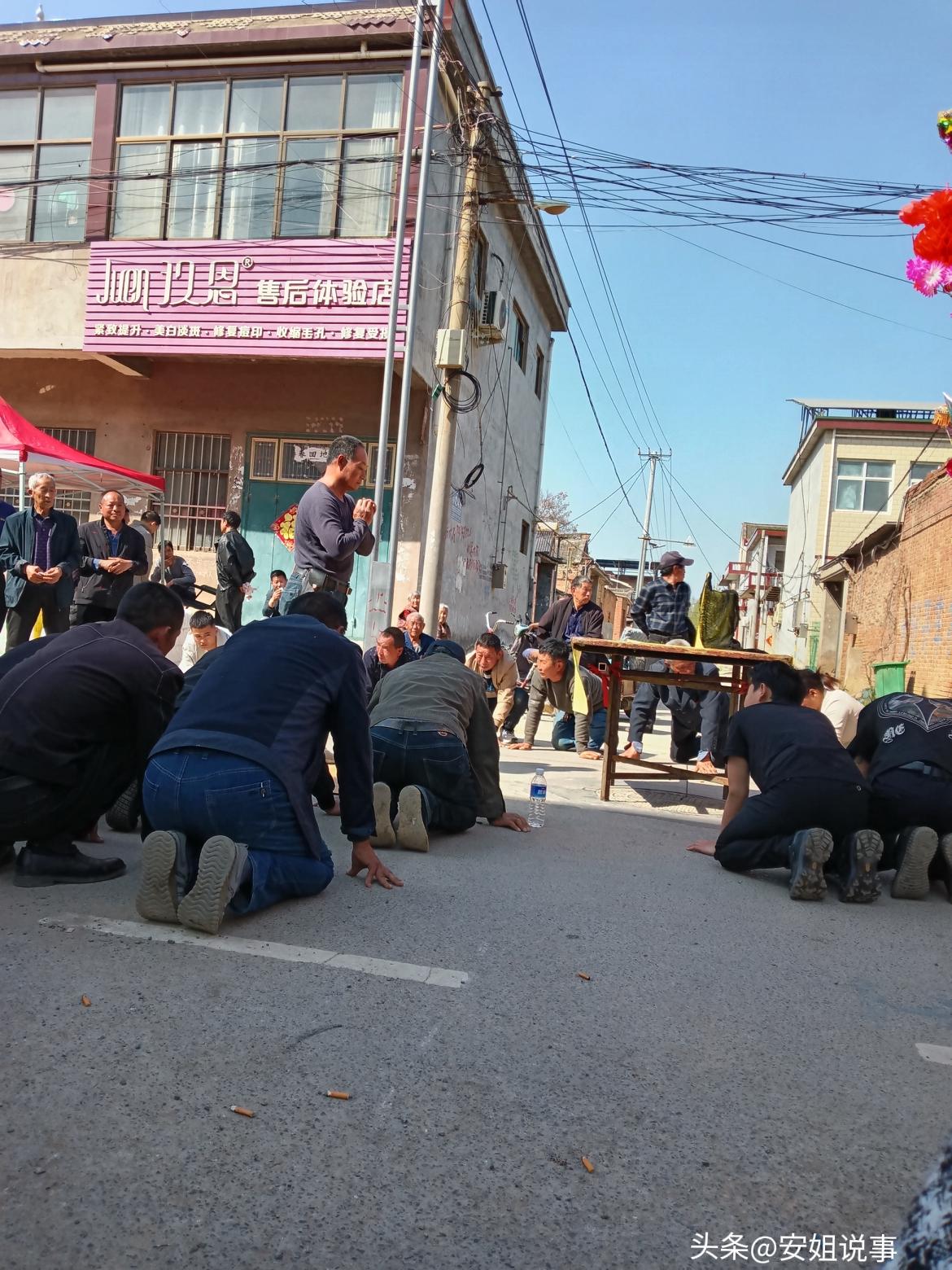 老家祭奠婶婶三周年，清晨长队、声声哀乐，满是不舍与思念
 
今天一早赶回乡下，参