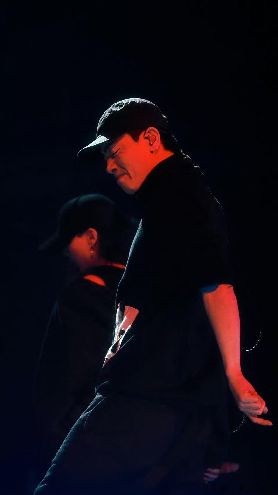 陈小春澳门演唱会拍1发3陈小春澳门演唱会 YYDS，拍 1 发 3 收获满满快乐