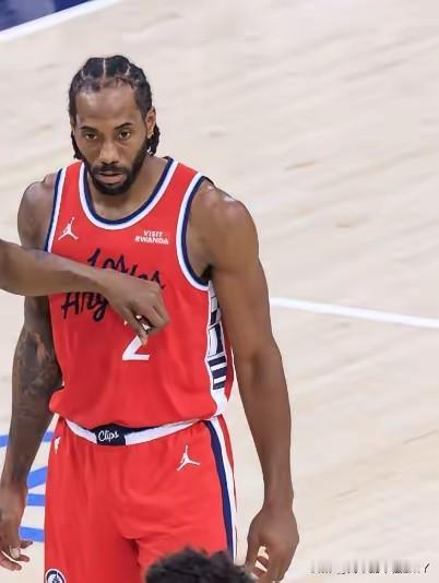 莱昂纳德要成自由球员了，骑士队要是能拿下他，还惦记詹姆斯干啥？
 

2月24日