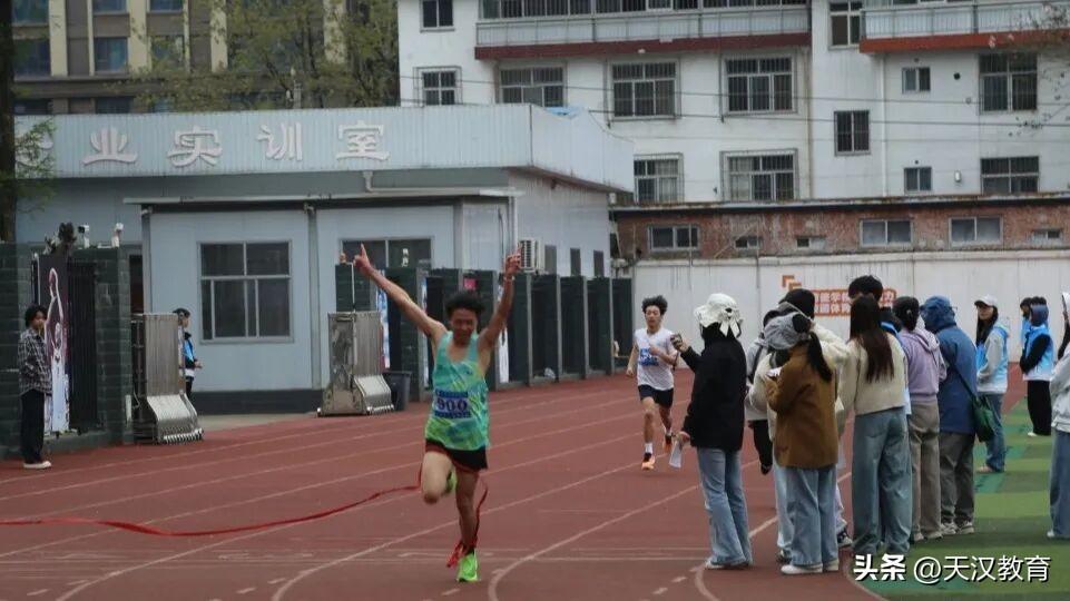 快看！这里有陕西省商业学校运动会高光瞬间