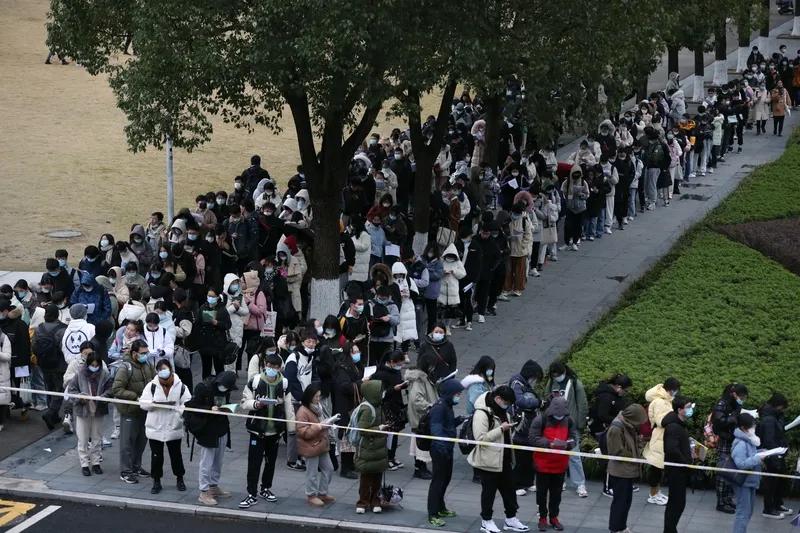 国考年龄放宽，这事儿太让人惊喜了！以往一般报考者年龄限制在35周岁以下，这次直接