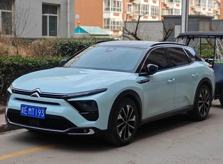 如今汽车市场与以往大不同，过去买车常为外装第三方安卓大屏导航与销售砍价，其外观丑