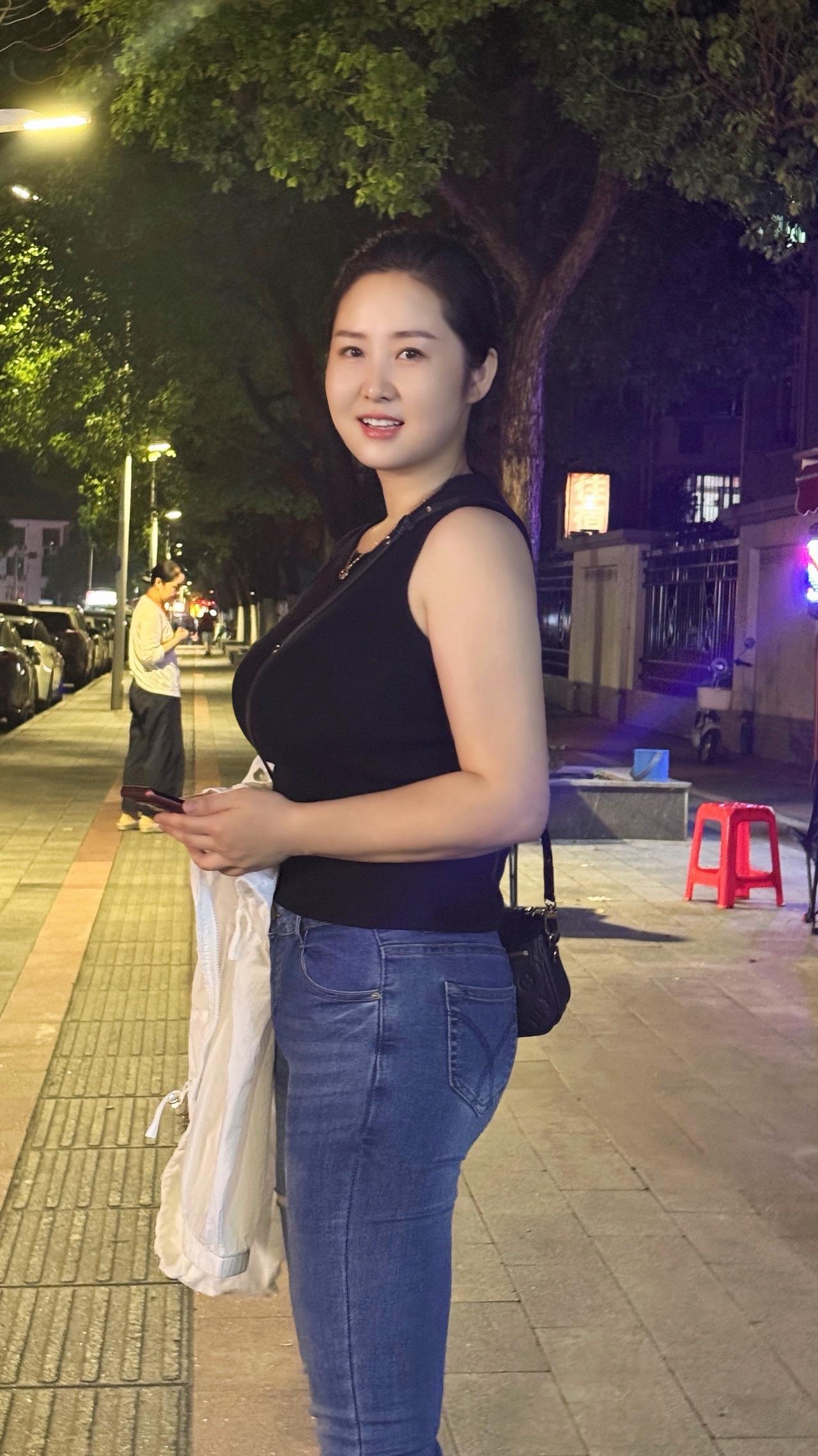 做一个充满正能量的人，去感染和影响身边的人。