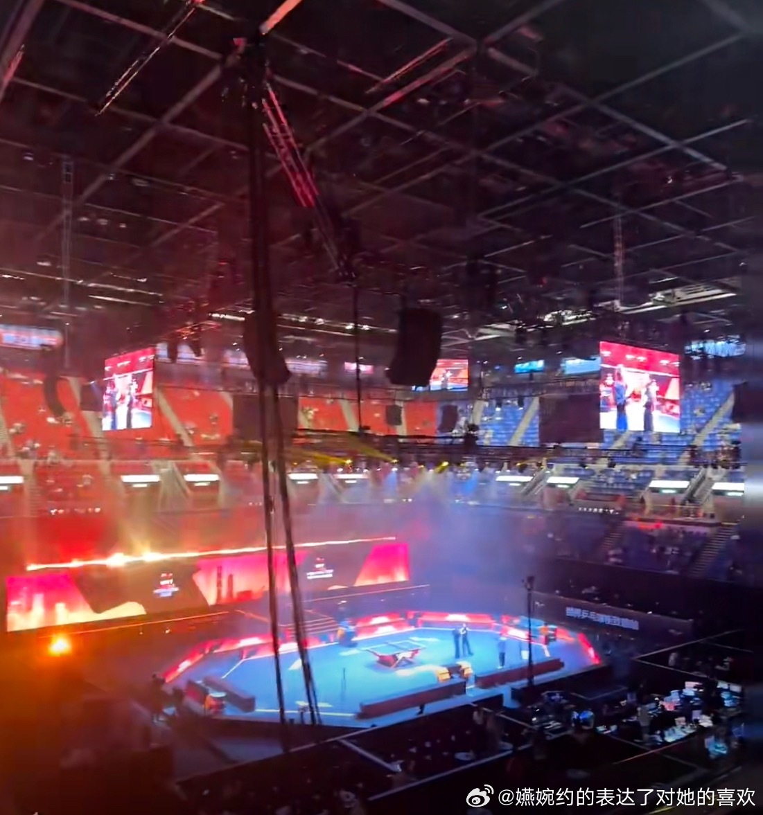 五十块没人去就算了，免费送票都没人看，实在不行给人家一百块钱让人家进来看一下呢，