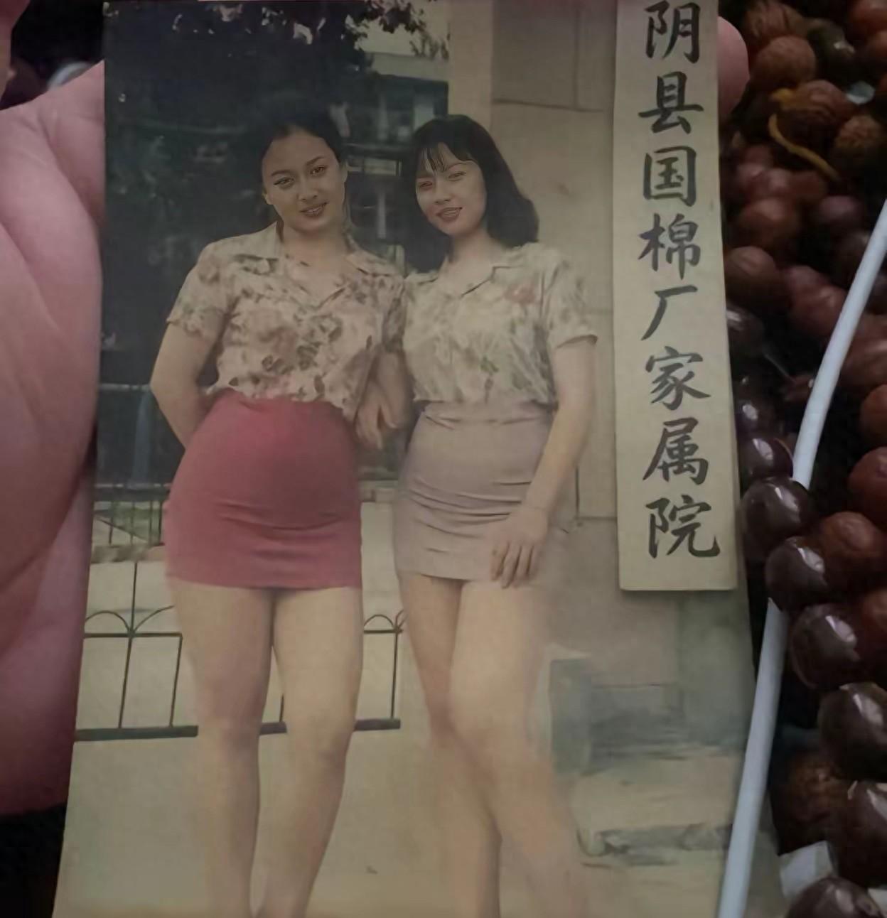 回看90年代阿姨们穿的裙子，为啥比现在很多潮流又野又高级！

网上翻出来一堆九十