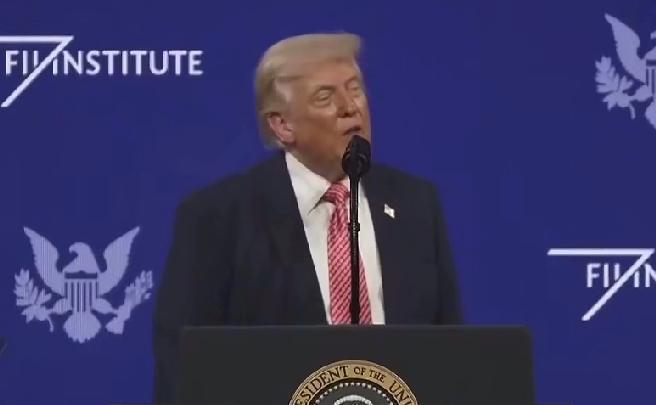 这老头儿不是喝多了，就是磕多了，闭着眼睛说瞎话，说违心的话，这是个既会搞事儿又会