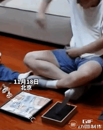 嘚瑟，接着得瑟？
这下好了，被老婆发现了，就这点儿小秘密还拿出来跟宝宝显摆，看你