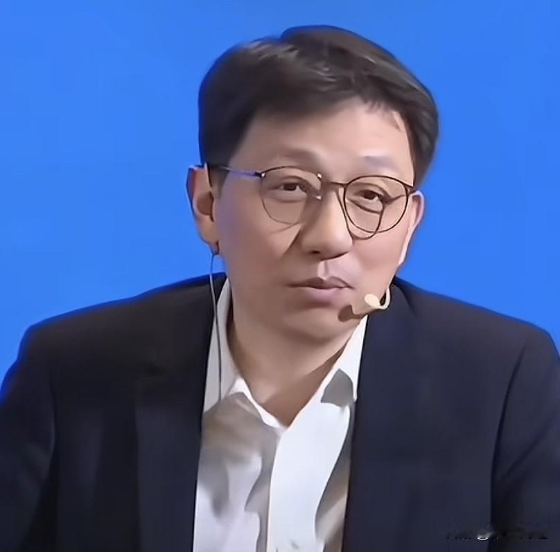 “地球有80亿人，未来会有300亿机器人。”

这话是顾均辉说的。搞战略定位的，